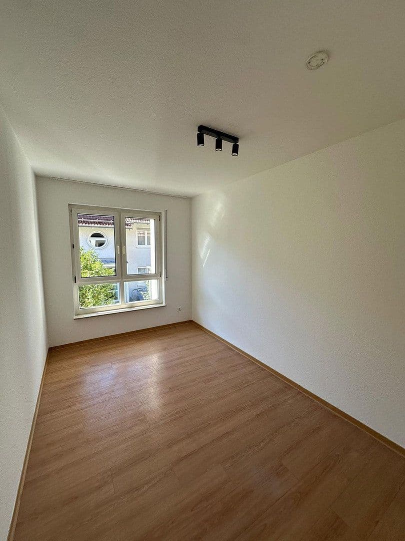 Pronájem bytu 3+1 71 m², Kirchheim unter Teck, Bádensko-Württembersko Pronájem bytu 3+1 71 m², Kirchheim unter Teck, Bádensko-Württembersko