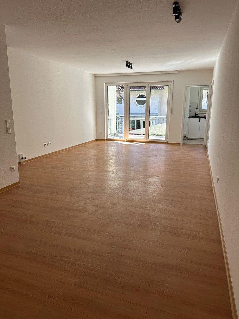 Pronájem bytu 3+1 71 m², Kirchheim unter Teck, Bádensko-Württembersko Pronájem bytu 3+1 71 m², Kirchheim unter Teck, Bádensko-Württembersko