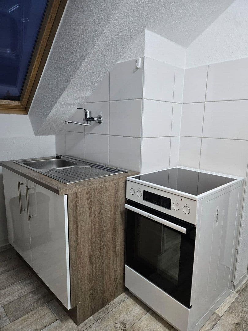 Pronájem bytu 2+1 40 m², Waiblingen, Bádensko-Württembersko Pronájem bytu 2+1 40 m², Waiblingen, Bádensko-Württembersko