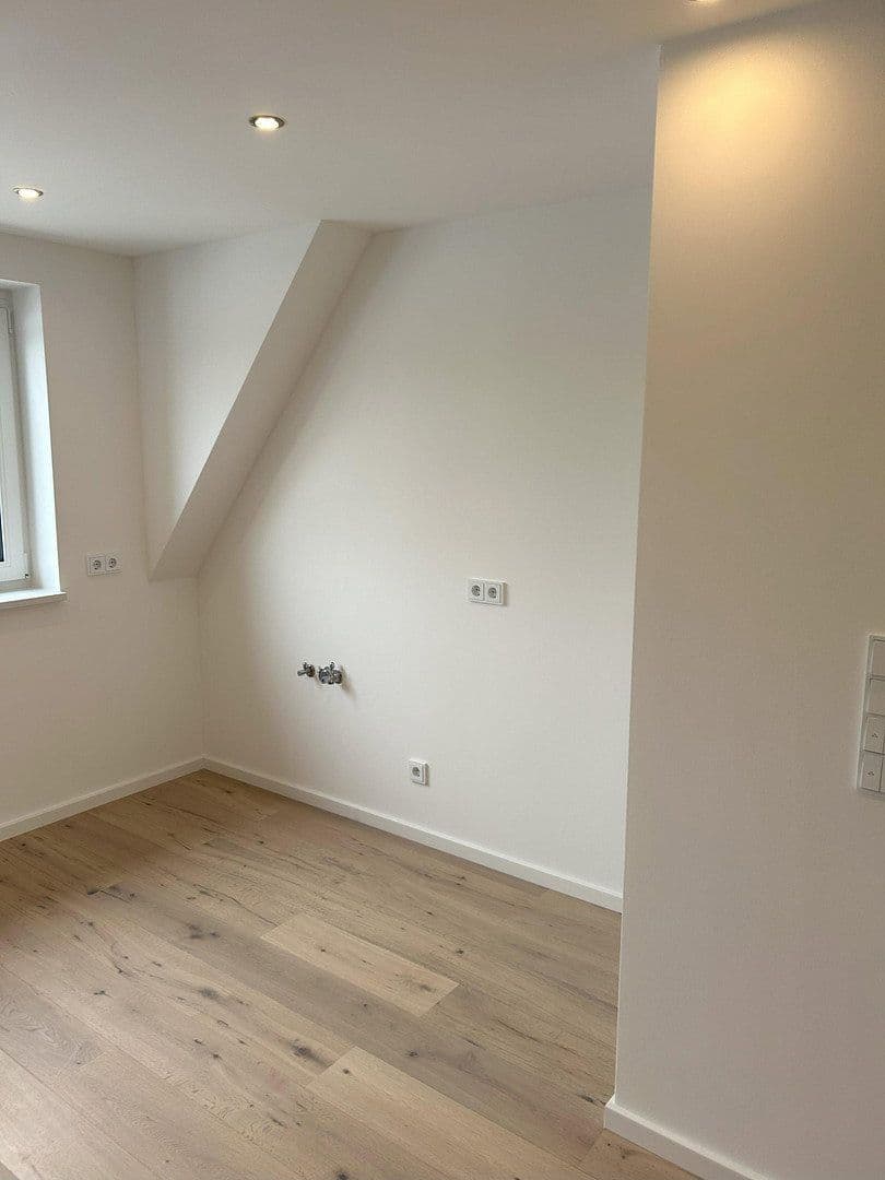 Pronájem bytu 83 m², Kilihofstr. 2a, München, Bavorsko Pronájem bytu 83 m², Kilihofstr. 2a, München, Bavorsko