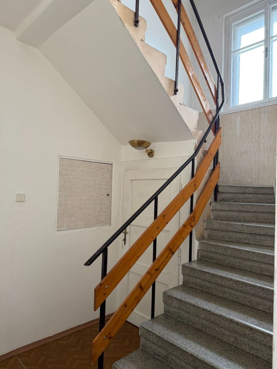 Pronájem bytu 6+1 200 m², Topolská, Černošice, Středočeský kraj Pronájem bytu 6+1 200 m², Topolská, Černošice, Středočeský kraj