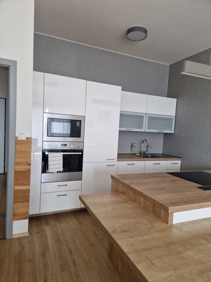 Prodej bytu 2+kk 67 m², Švýcarské nábřeží, Olomouc, Olomoucký kraj Prodej bytu 2+kk 67 m², Švýcarské nábřeží, Olomouc, Olomoucký kraj