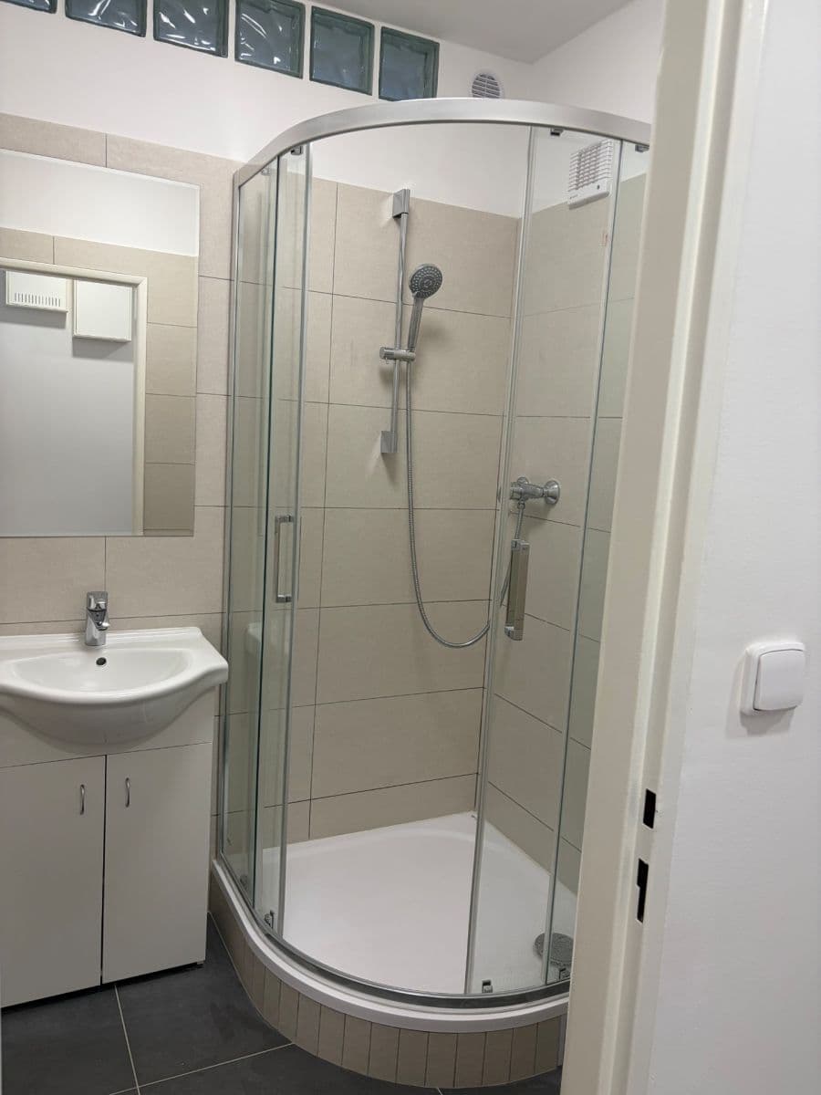 Pronájem bytu 3+kk 62 m², Křenická, Praha, Praha Pronájem bytu 3+kk 62 m², Křenická, Praha, Praha