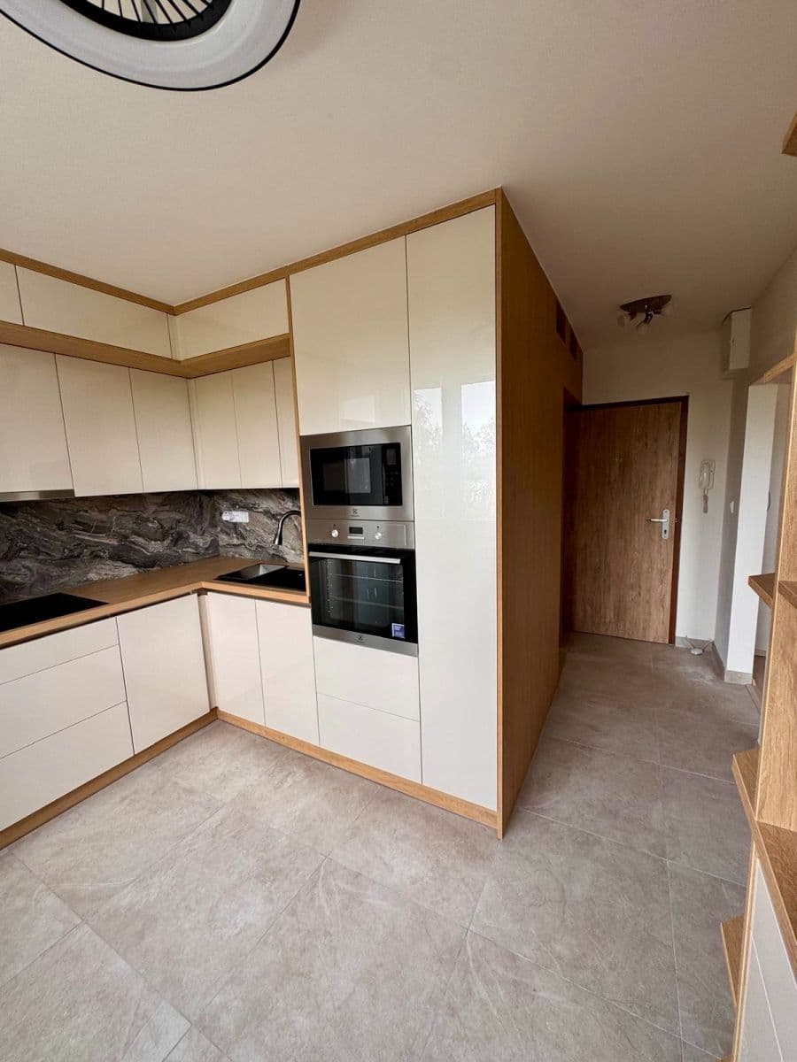 Pronájem bytu 2+1 50 m², Zdeňka Fibicha, Valašské Meziříčí, Zlínský kraj Pronájem bytu 2+1 50 m², Zdeňka Fibicha, Valašské Meziříčí, Zlínský kraj