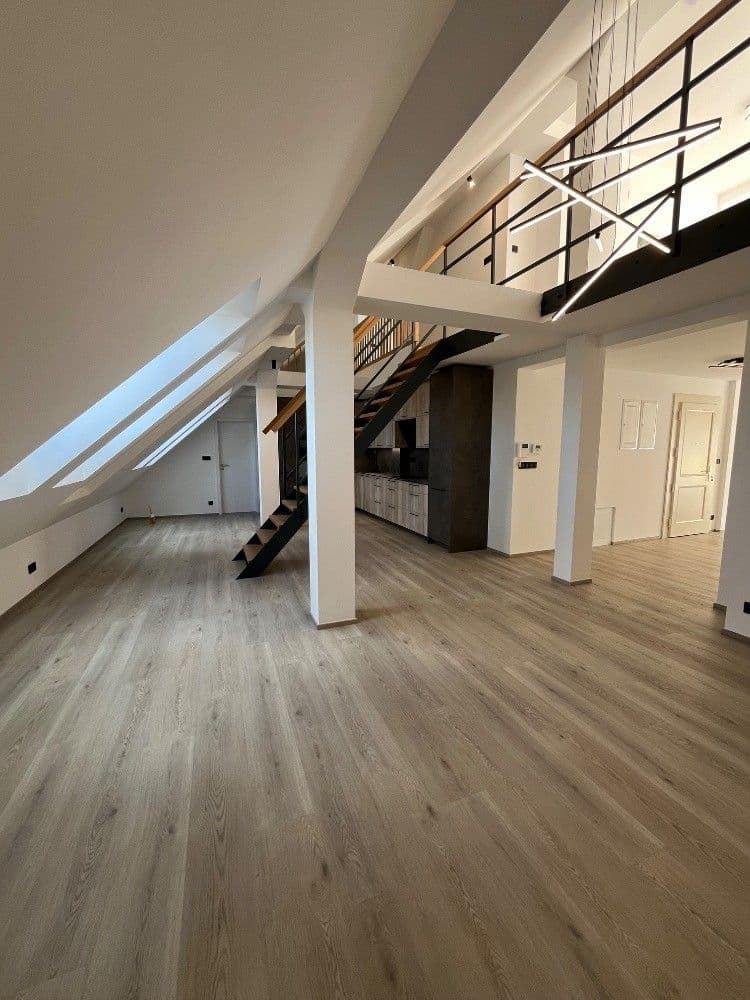 Pronájem bytu 3+kk 160 m², Husitská, Praha, Praha Pronájem bytu 3+kk 160 m², Husitská, Praha, Praha