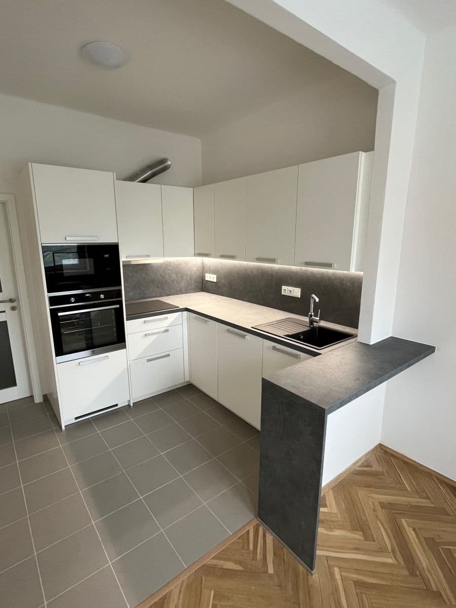 Pronájem bytu 2+1 67 m², Patočkova, Praha, Praha Pronájem bytu 2+1 67 m², Patočkova, Praha, Praha