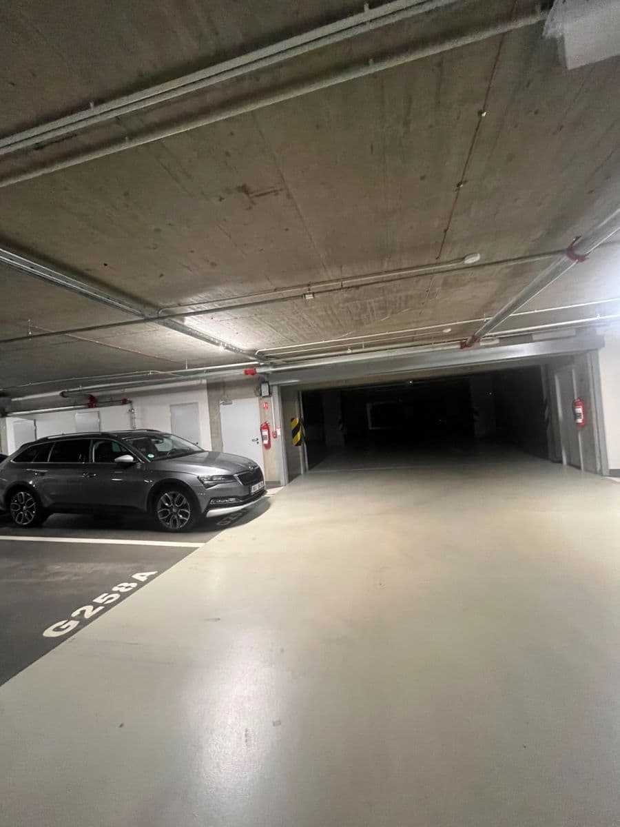 Pronájem garáže 13 m², Jankovcova, Praha, Praha Pronájem garáže 13 m², Jankovcova, Praha, Praha