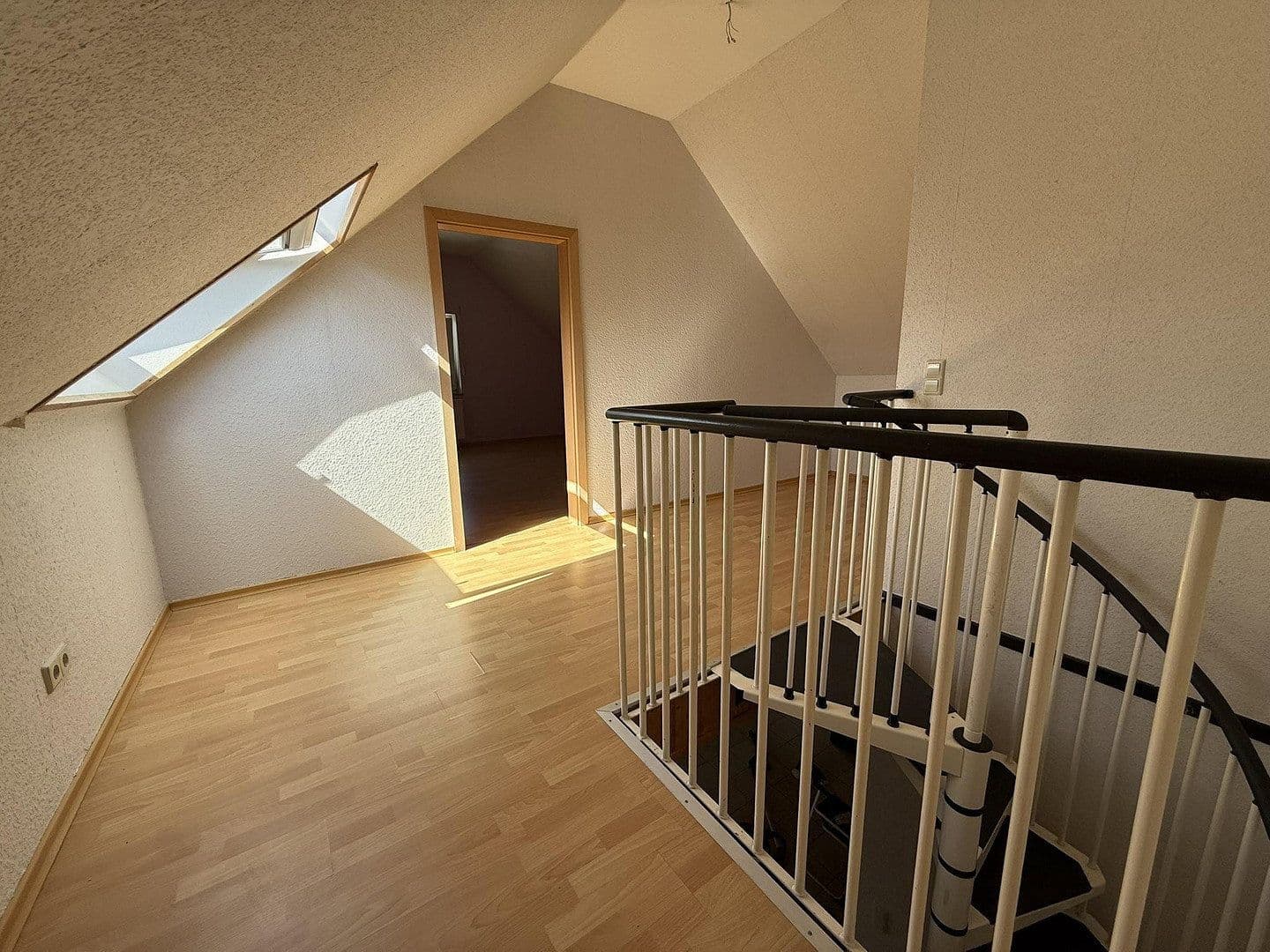 Pronájem bytu 4+1 120 m², Freimersheim, Porýní-Falc Pronájem bytu 4+1 120 m², Freimersheim, Porýní-Falc