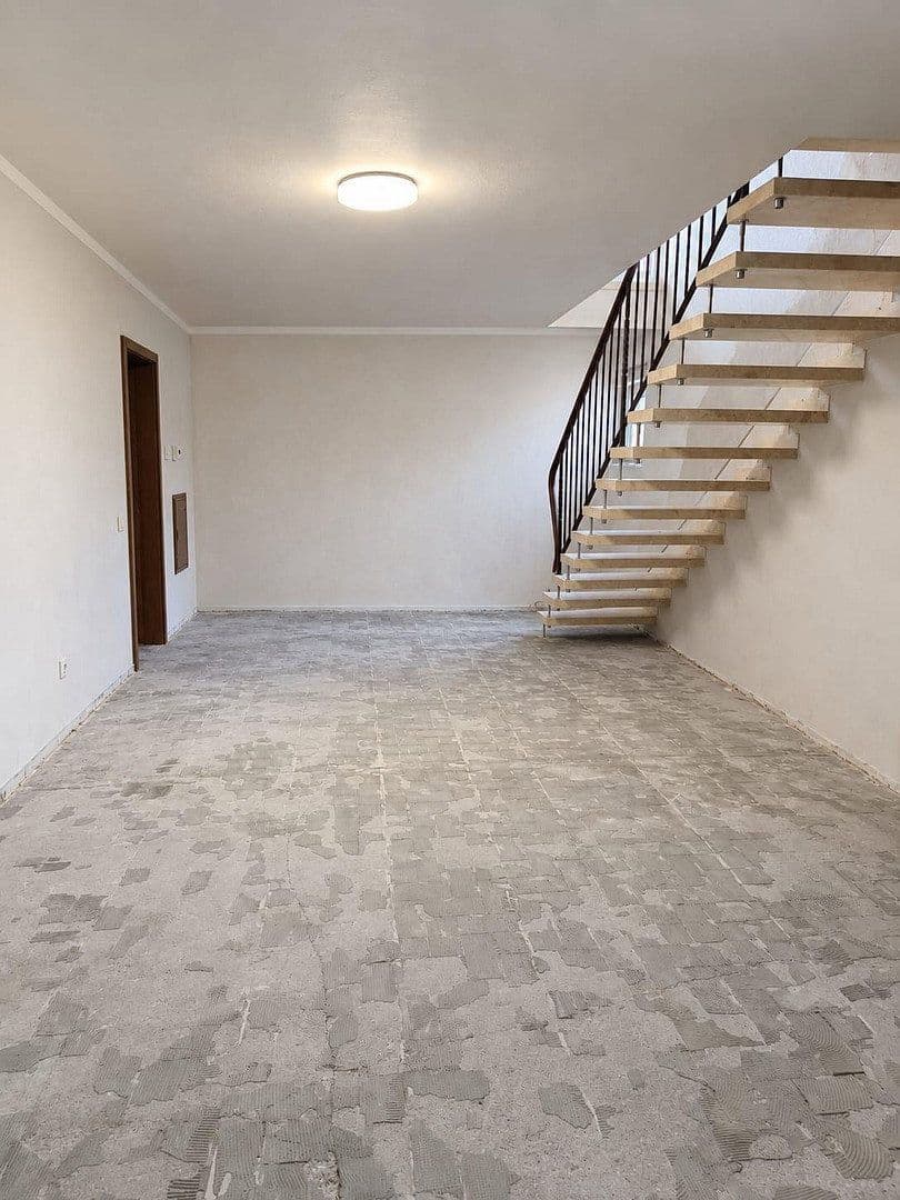 Prodej domu 165 m², pozemek 1.213 m², Zu den Birken 14, Weinbach, Hessen Prodej domu 165 m², pozemek 1.213 m², Zu den Birken 14, Weinbach, Hessen