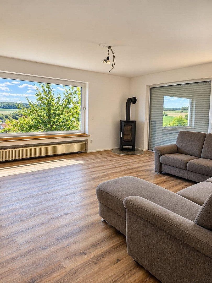 Prodej domu 165 m², pozemek 1.213 m², Zu den Birken 14, Weinbach, Hessen Prodej domu 165 m², pozemek 1.213 m², Zu den Birken 14, Weinbach, Hessen