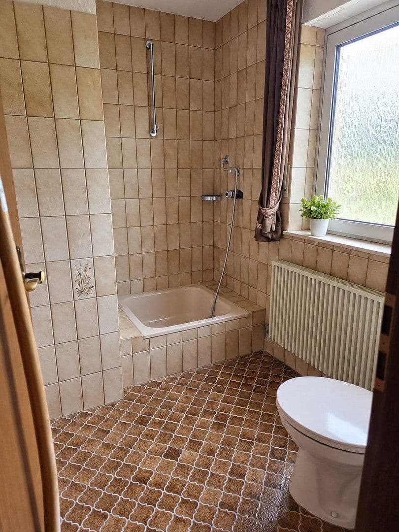 Prodej domu 165 m², pozemek 1.213 m², Zu den Birken 14, Weinbach, Hessen Prodej domu 165 m², pozemek 1.213 m², Zu den Birken 14, Weinbach, Hessen