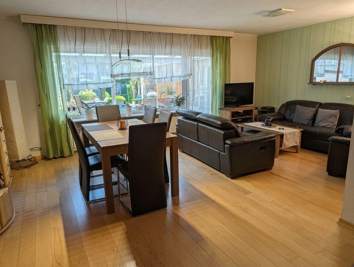 Prodej domu 145 m², pozemek 224 m², Urmitz, Porýní-Falc Prodej domu 145 m², pozemek 224 m², Urmitz, Porýní-Falc