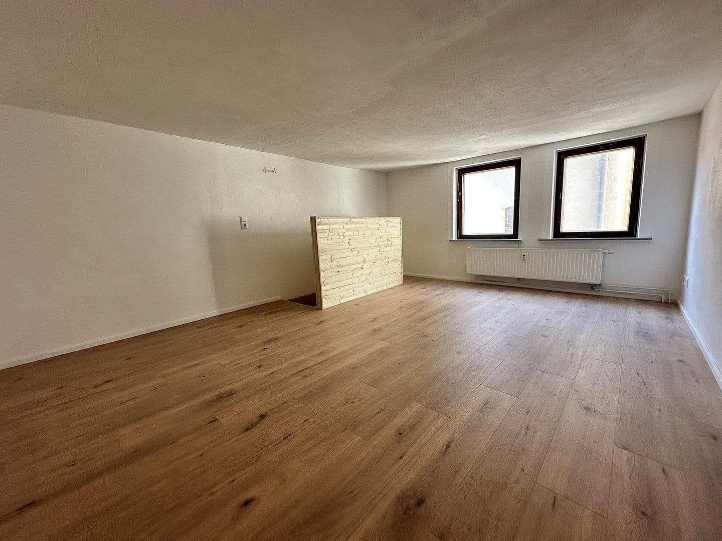 Pronájem bytu 4+1 110 m², Darrplatz 13, Apolda, Durynsko Pronájem bytu 4+1 110 m², Darrplatz 13, Apolda, Durynsko