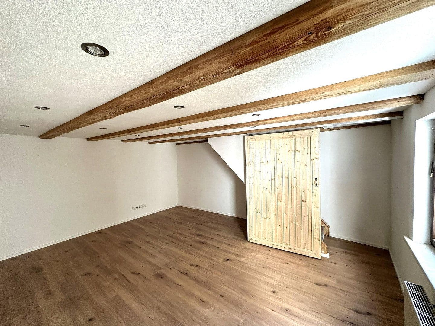 Pronájem bytu 4+1 110 m², Darrplatz 13, Apolda, Durynsko Pronájem bytu 4+1 110 m², Darrplatz 13, Apolda, Durynsko