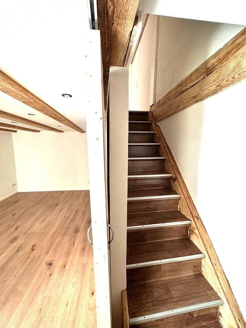 Pronájem bytu 4+1 110 m², Darrplatz 13, Apolda, Durynsko Pronájem bytu 4+1 110 m², Darrplatz 13, Apolda, Durynsko