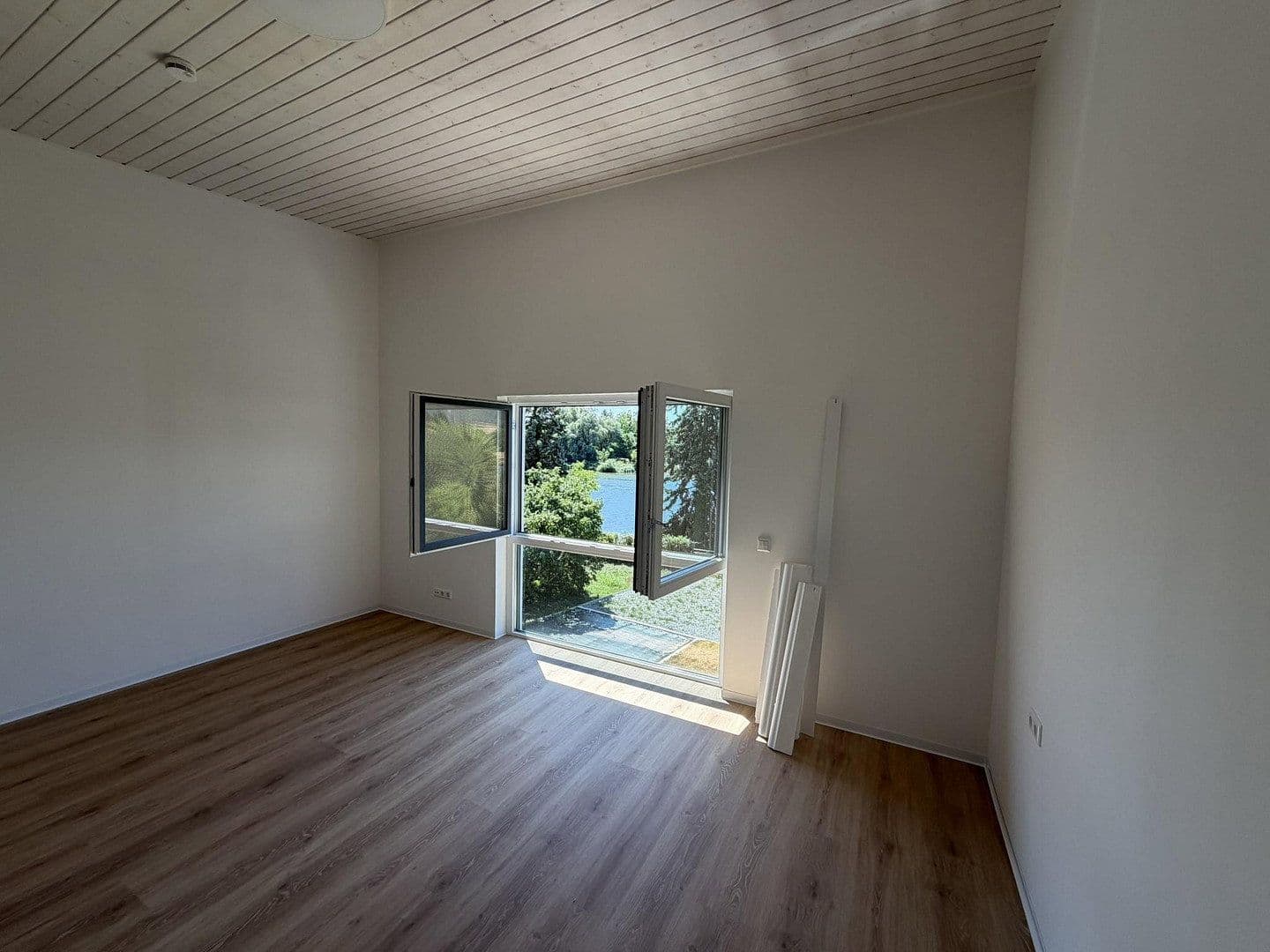 Pronájem domu 140 m², pozemek 500 m², Heilbronnerstrasse 25/1, Neckarzimmern, Bádensko-Württembersko Pronájem domu 140 m², pozemek 500 m², Heilbronnerstrasse 25/1, Neckarzimmern, Bádensko-Württembersko