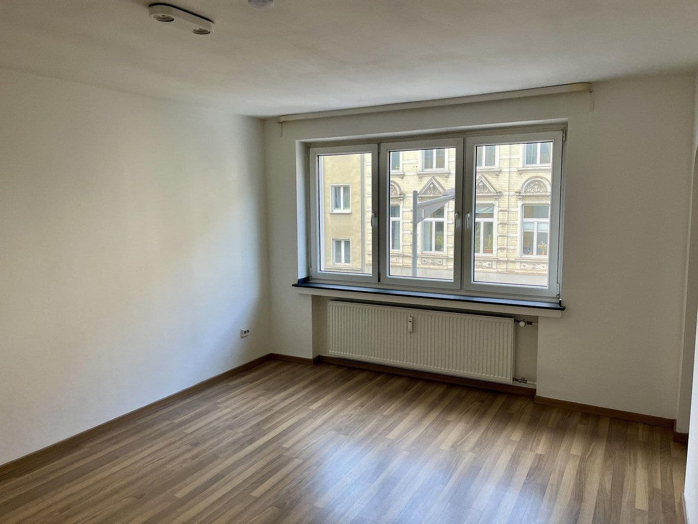 Prodej bytu 1+1 33 m², Köln, Severní Porýní-Vestfálsko Prodej bytu 1+1 33 m², Köln, Severní Porýní-Vestfálsko