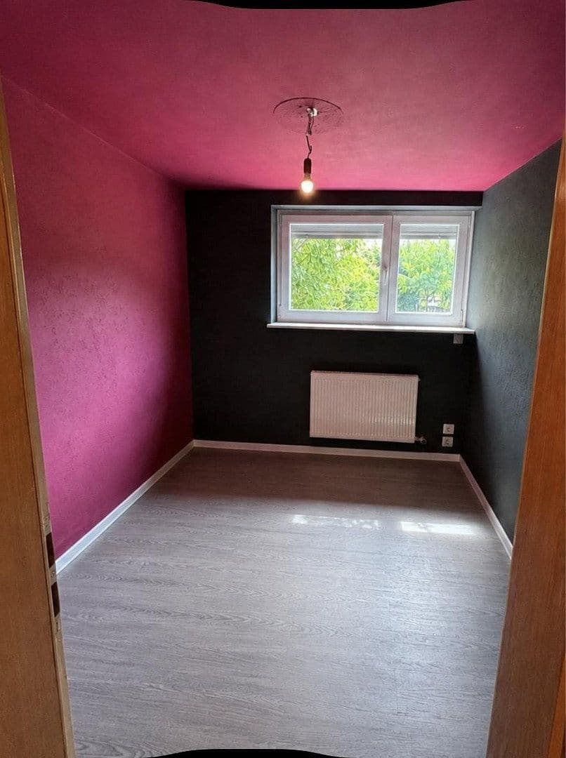 Pronájem bytu 1+kk 38 m², Stuttgart, Bádensko-Württembersko Pronájem bytu 1+kk 38 m², Stuttgart, Bádensko-Württembersko