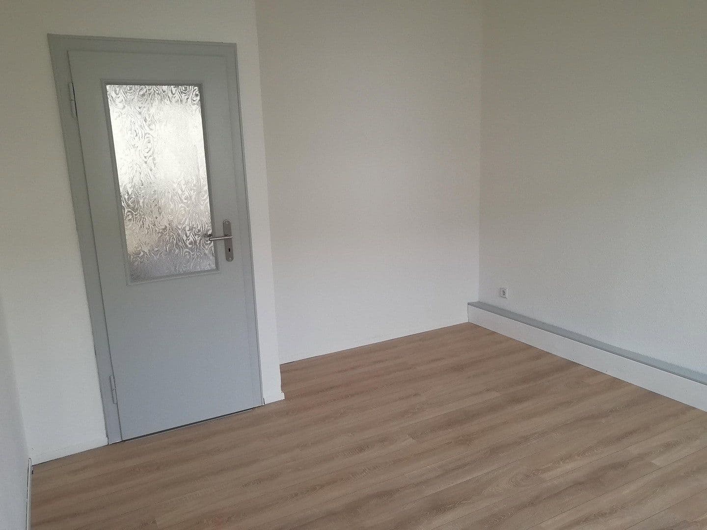 Pronájem bytu 3+1 60 m², Stöntzscherstraße 20, Pegau, Sasko Pronájem bytu 3+1 60 m², Stöntzscherstraße 20, Pegau, Sasko