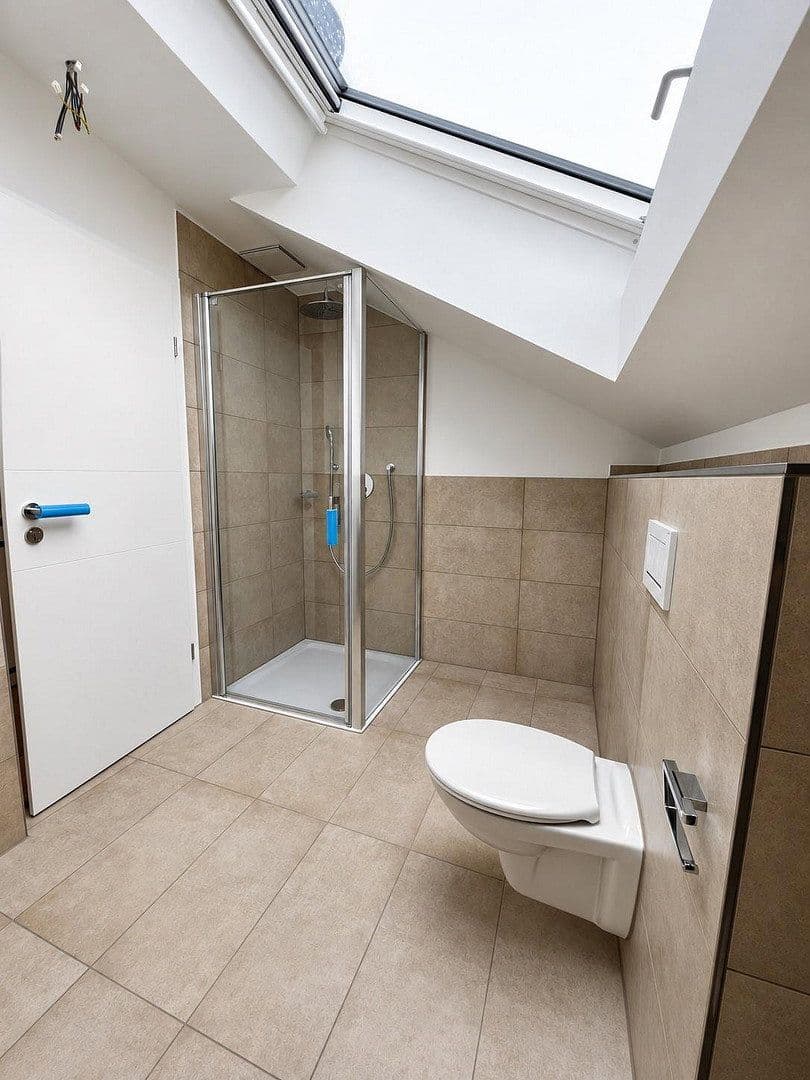 Pronájem domu 131 m², pozemek 200 m², Am Wiesrain 16 A, München, Bavorsko Pronájem domu 131 m², pozemek 200 m², Am Wiesrain 16 A, München, Bavorsko
