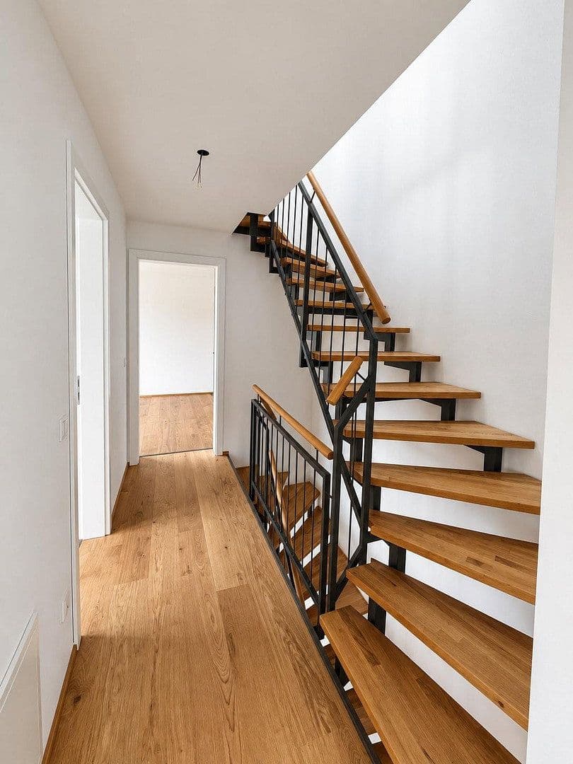 Pronájem domu 131 m², pozemek 200 m², Am Wiesrain 16 A, München, Bavorsko Pronájem domu 131 m², pozemek 200 m², Am Wiesrain 16 A, München, Bavorsko