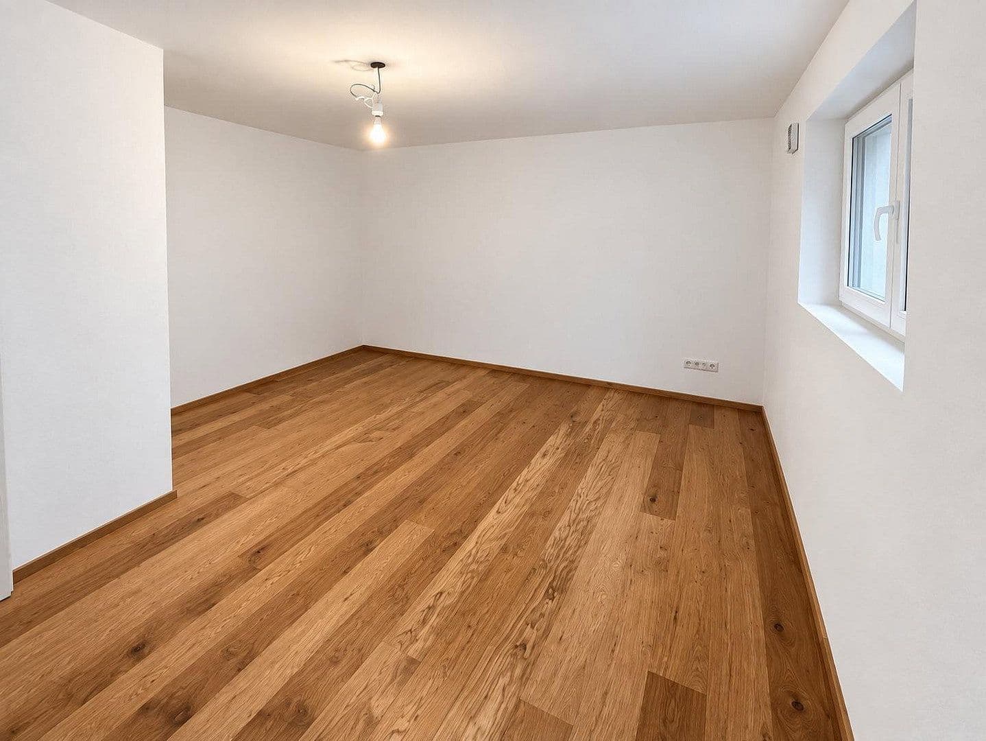 Pronájem domu 131 m², pozemek 200 m², Am Wiesrain 16 A, München, Bavorsko Pronájem domu 131 m², pozemek 200 m², Am Wiesrain 16 A, München, Bavorsko