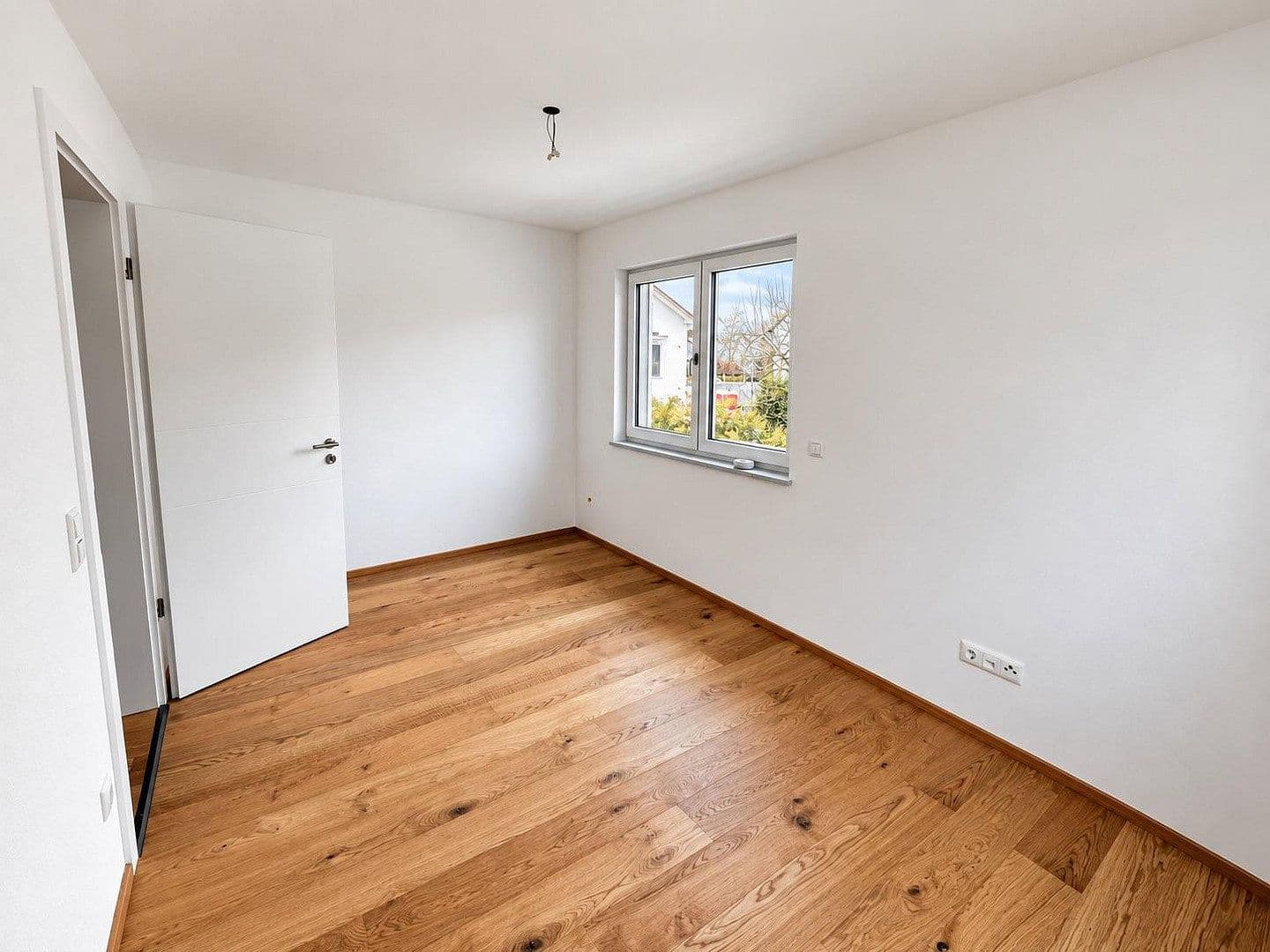 Pronájem domu 131 m², pozemek 200 m², Am Wiesrain 16 A, München, Bavorsko Pronájem domu 131 m², pozemek 200 m², Am Wiesrain 16 A, München, Bavorsko