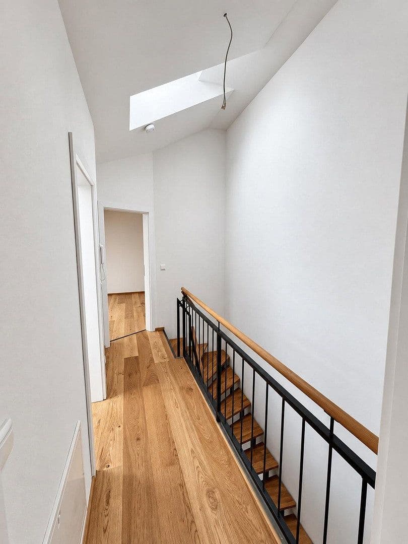 Pronájem domu 131 m², pozemek 200 m², Am Wiesrain 16 A, München, Bavorsko Pronájem domu 131 m², pozemek 200 m², Am Wiesrain 16 A, München, Bavorsko
