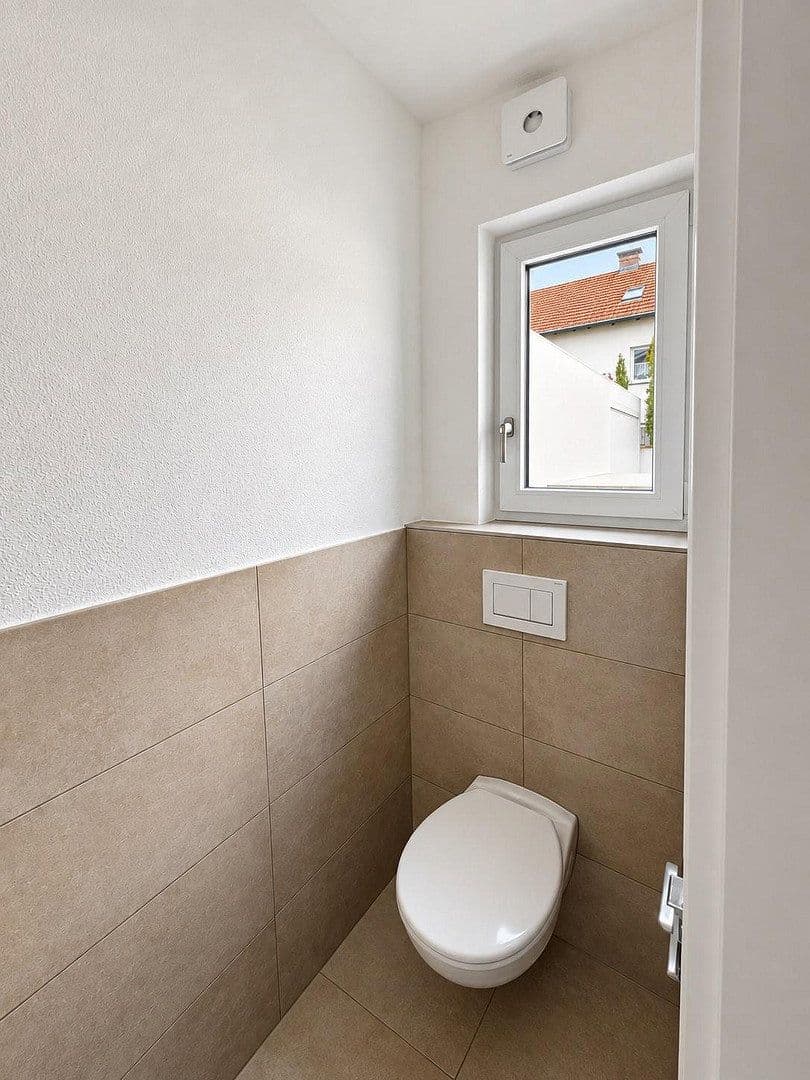 Pronájem domu 131 m², pozemek 200 m², Am Wiesrain 16 A, München, Bavorsko Pronájem domu 131 m², pozemek 200 m², Am Wiesrain 16 A, München, Bavorsko