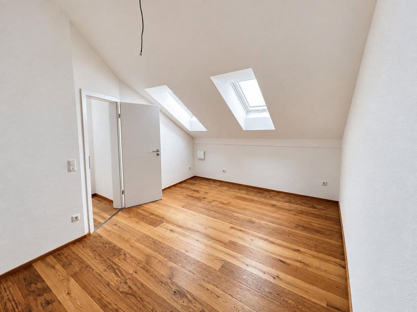 Pronájem domu 131 m², pozemek 200 m², Am Wiesrain 16 A, München, Bavorsko Pronájem domu 131 m², pozemek 200 m², Am Wiesrain 16 A, München, Bavorsko