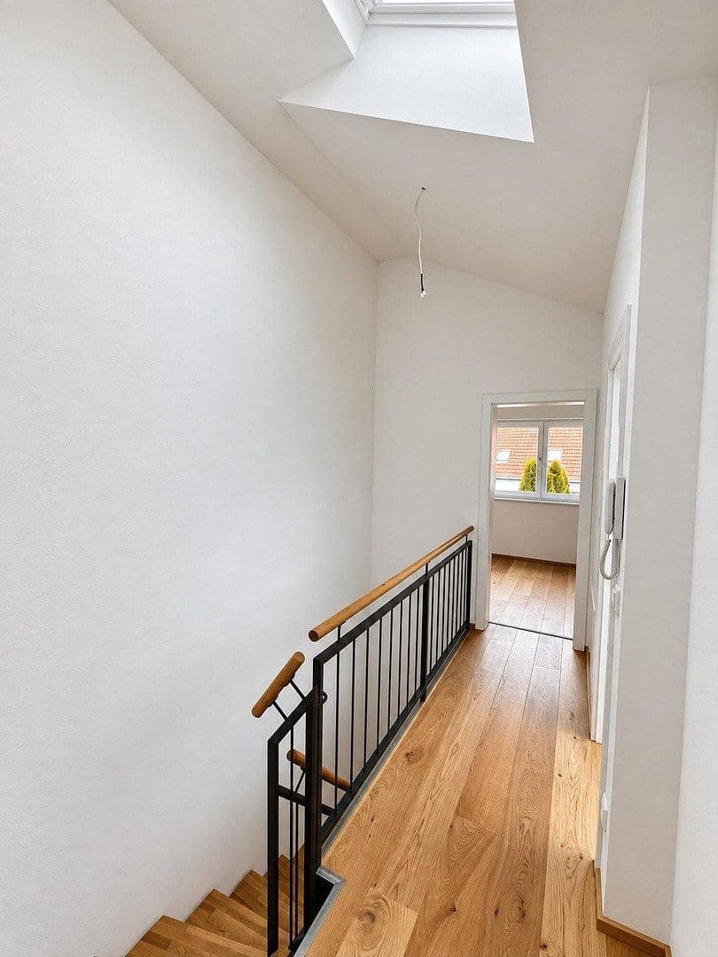 Pronájem domu 131 m², pozemek 200 m², Am Wiesrain 16 A, München, Bavorsko Pronájem domu 131 m², pozemek 200 m², Am Wiesrain 16 A, München, Bavorsko