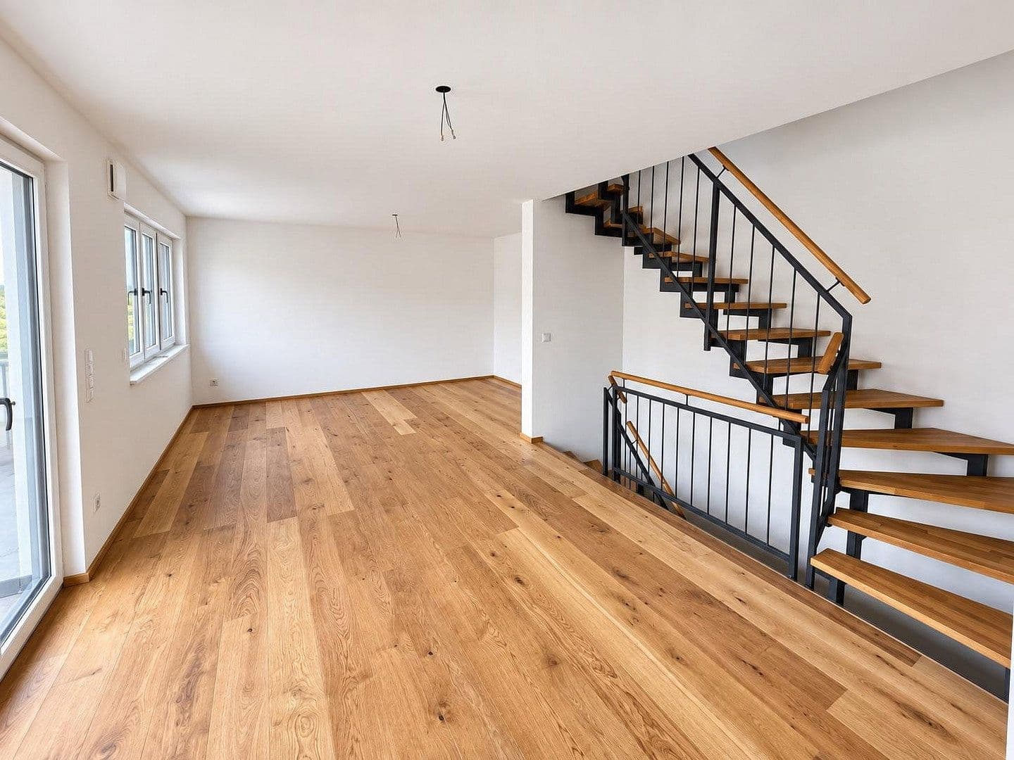 Pronájem domu 131 m², pozemek 200 m², Am Wiesrain 16 A, München, Bavorsko Pronájem domu 131 m², pozemek 200 m², Am Wiesrain 16 A, München, Bavorsko