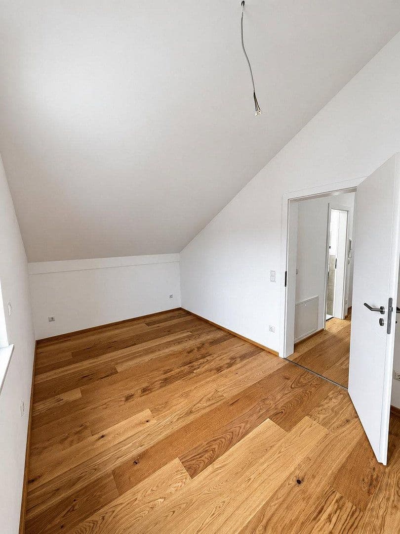 Pronájem domu 131 m², pozemek 200 m², Am Wiesrain 16 A, München, Bavorsko Pronájem domu 131 m², pozemek 200 m², Am Wiesrain 16 A, München, Bavorsko