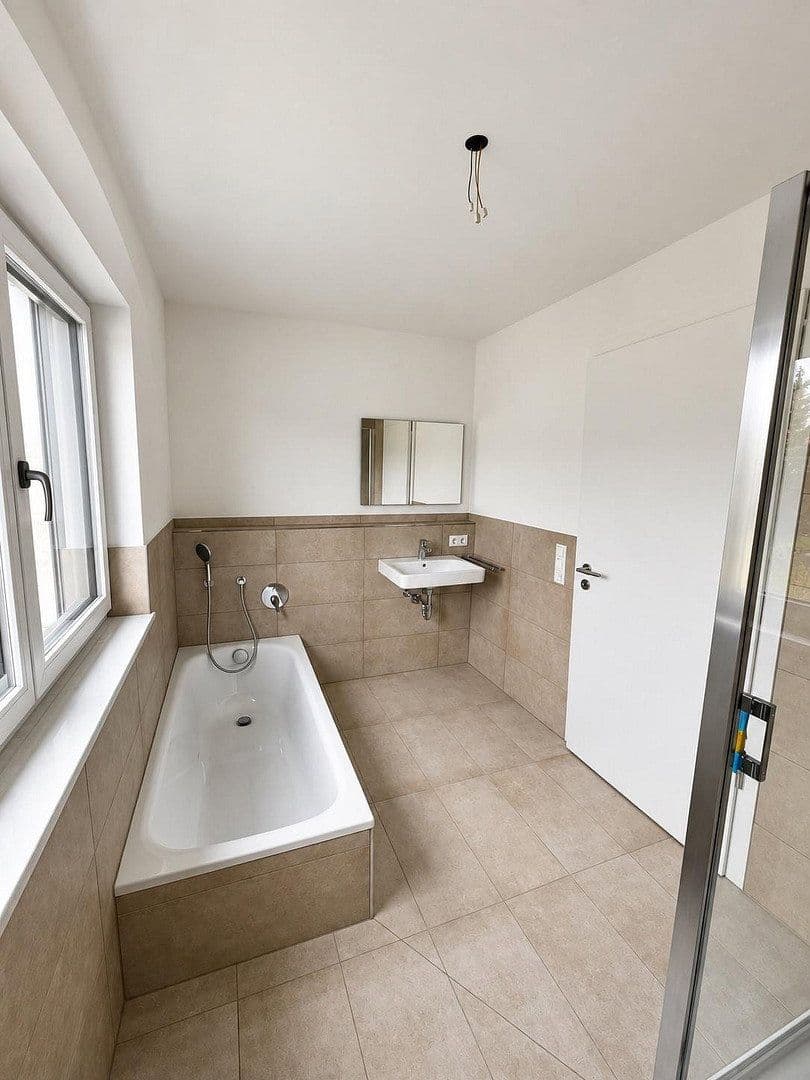 Pronájem domu 131 m², pozemek 200 m², Am Wiesrain 16 A, München, Bavorsko Pronájem domu 131 m², pozemek 200 m², Am Wiesrain 16 A, München, Bavorsko
