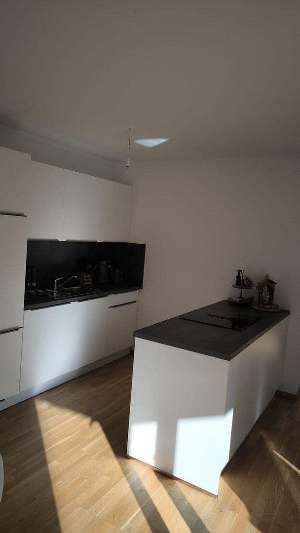 Pronájem bytu 3+1 89 m², Happelstraße 43, Heilbronn, Bádensko-Württembersko Pronájem bytu 3+1 89 m², Happelstraße 43, Heilbronn, Bádensko-Württembersko