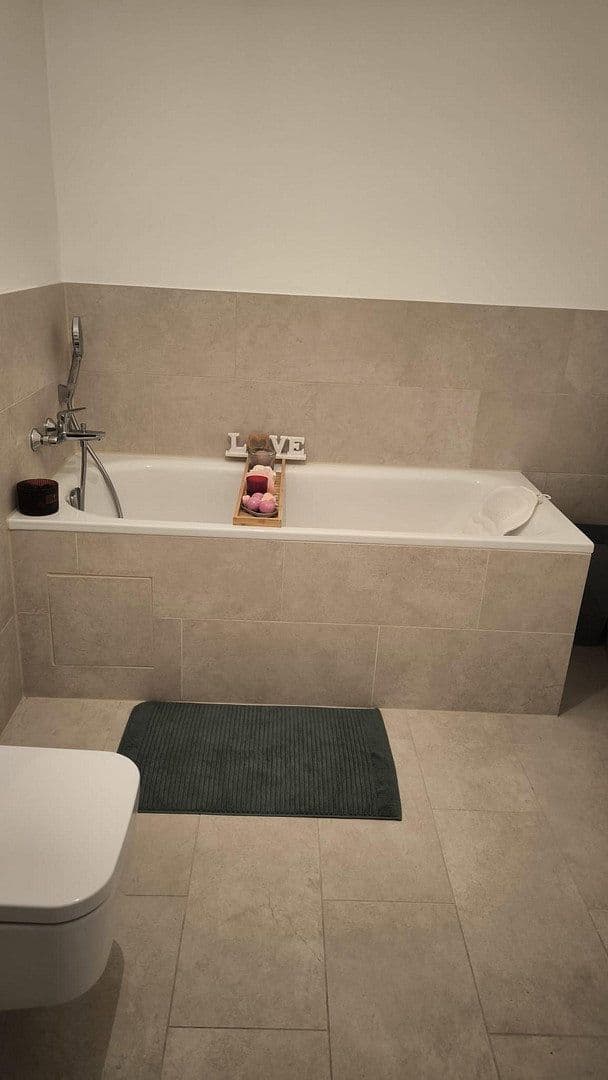 Pronájem bytu 3+1 89 m², Happelstraße 43, Heilbronn, Bádensko-Württembersko Pronájem bytu 3+1 89 m², Happelstraße 43, Heilbronn, Bádensko-Württembersko