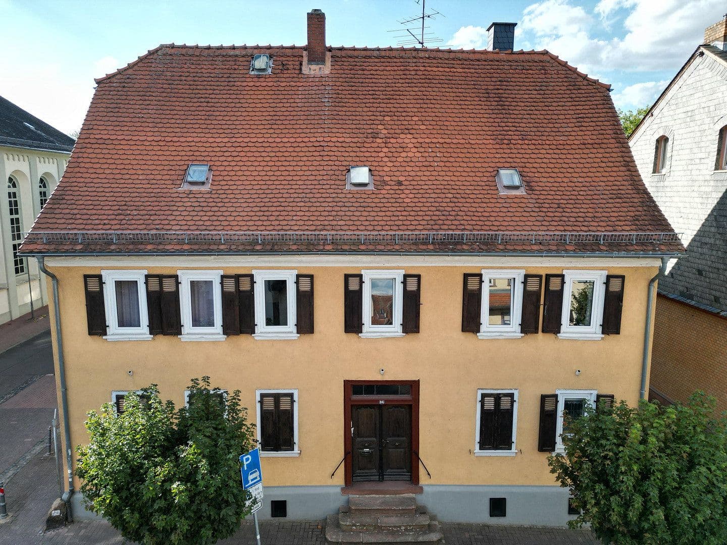 Prodej domu 260 m², pozemek 160 m², Hugenottenstr. 94, Friedrichsdorf, Hessen Prodej domu 260 m², pozemek 160 m², Hugenottenstr. 94, Friedrichsdorf, Hessen