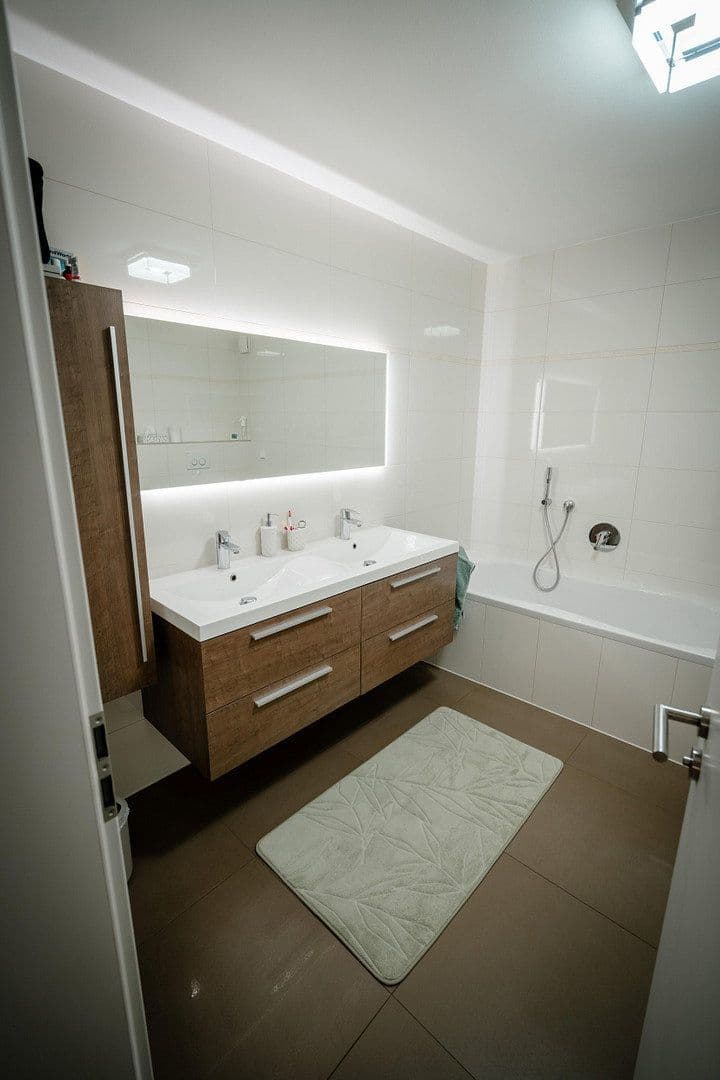 Prodej bytu 5+1 172 m², Niefern-Öschelbronn, Bádensko-Württembersko Prodej bytu 5+1 172 m², Niefern-Öschelbronn, Bádensko-Württembersko