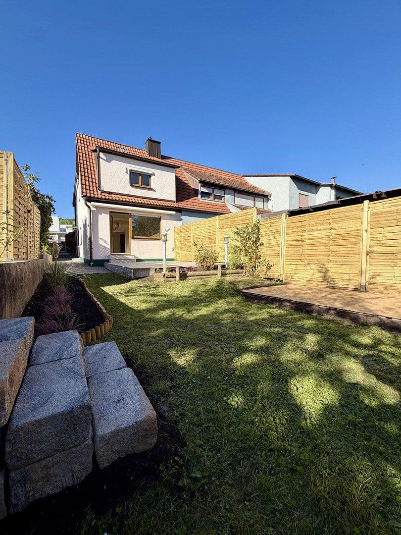 Prodej domu 100 m², pozemek 477 m², Zirndorf, Bavorsko Prodej domu 100 m², pozemek 477 m², Zirndorf, Bavorsko