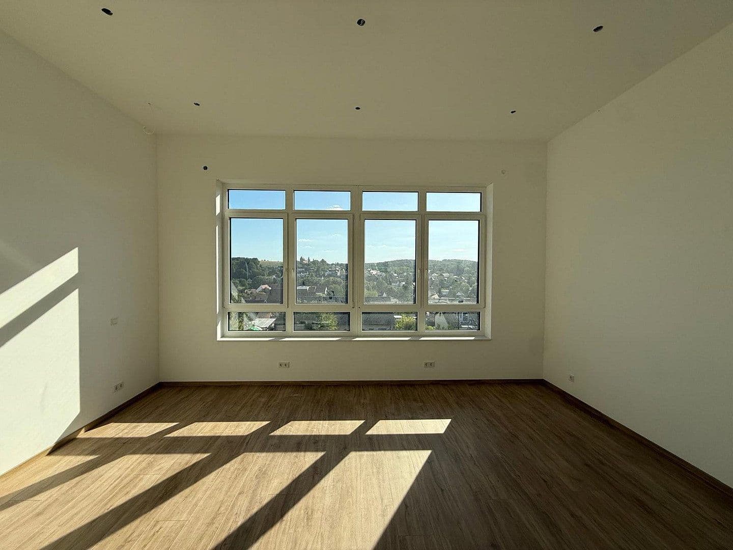 Prodej domu 200 m², pozemek 690 m², Im Tannengarten 9, Hornbach, Porýní-Falc Prodej domu 200 m², pozemek 690 m², Im Tannengarten 9, Hornbach, Porýní-Falc