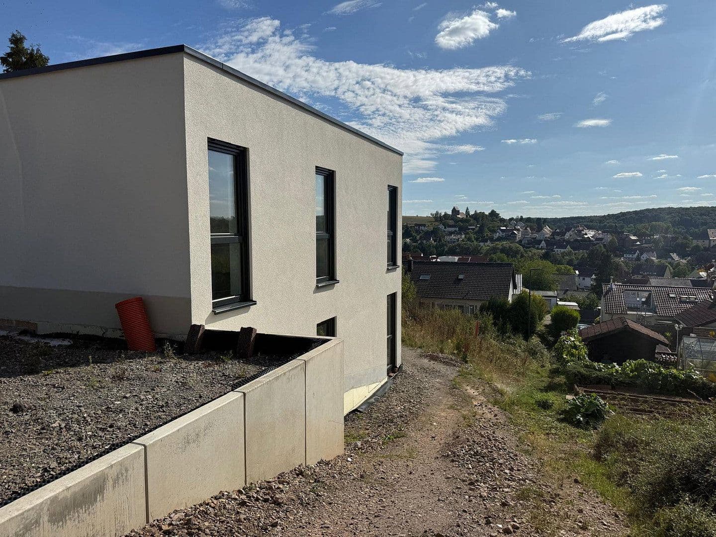 Prodej domu 200 m², pozemek 690 m², Im Tannengarten 9, Hornbach, Porýní-Falc Prodej domu 200 m², pozemek 690 m², Im Tannengarten 9, Hornbach, Porýní-Falc
