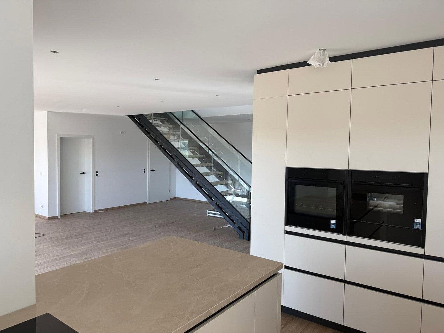 Prodej domu 200 m², pozemek 690 m², Im Tannengarten 9, Hornbach, Porýní-Falc Prodej domu 200 m², pozemek 690 m², Im Tannengarten 9, Hornbach, Porýní-Falc
