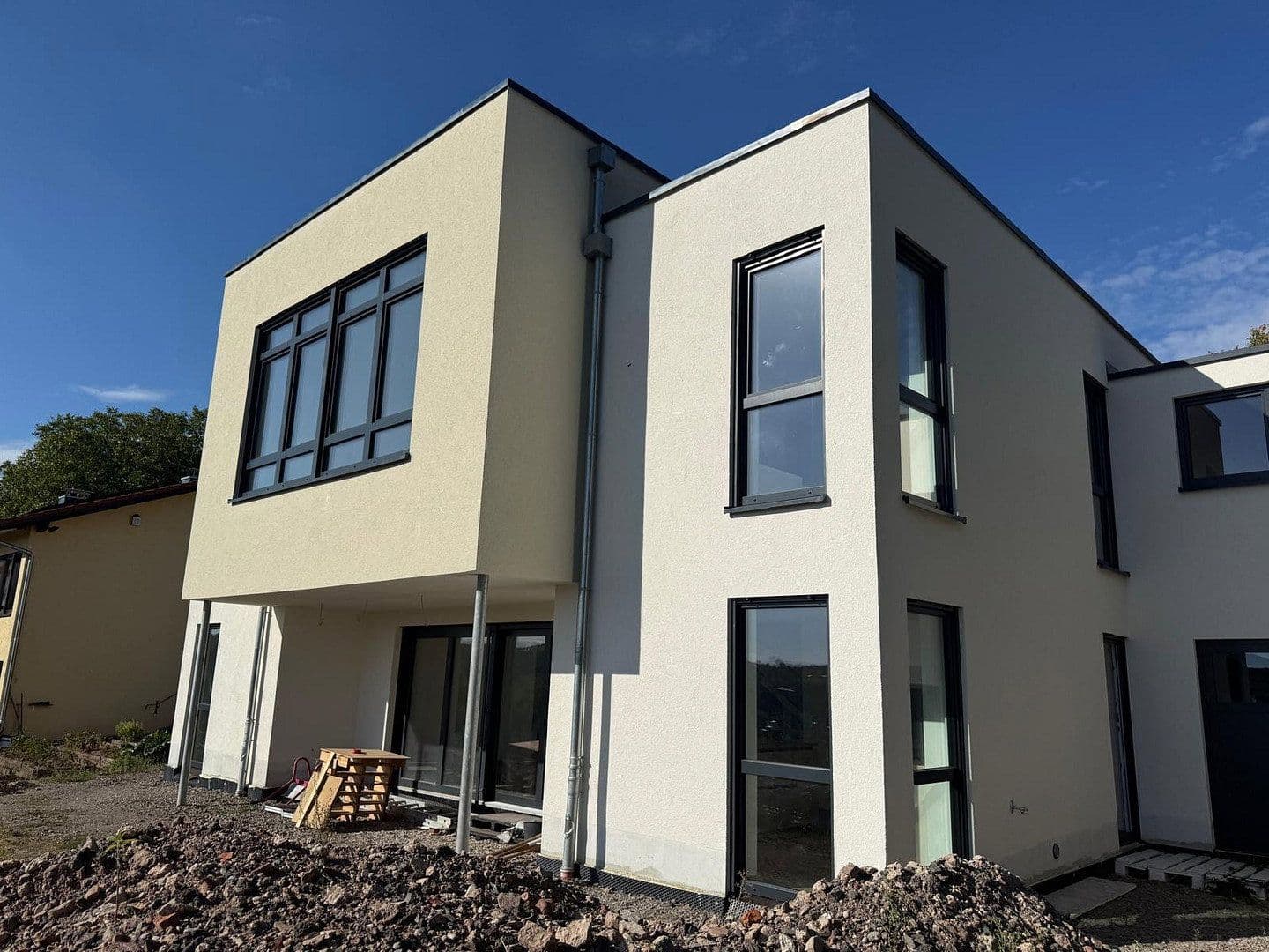Prodej domu 200 m², pozemek 690 m², Im Tannengarten 9, Hornbach, Porýní-Falc Prodej domu 200 m², pozemek 690 m², Im Tannengarten 9, Hornbach, Porýní-Falc