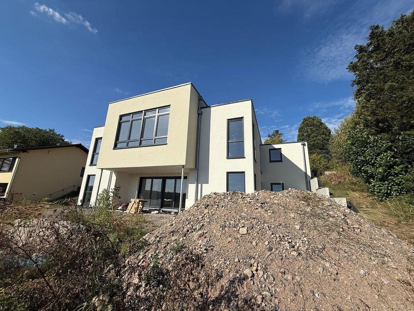 Prodej domu 200 m², pozemek 690 m², Im Tannengarten 9, Hornbach, Porýní-Falc Prodej domu 200 m², pozemek 690 m², Im Tannengarten 9, Hornbach, Porýní-Falc
