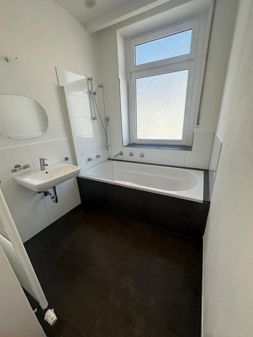 Pronájem bytu 3+1 86 m², Wuppertal, Severní Porýní-Vestfálsko Pronájem bytu 3+1 86 m², Wuppertal, Severní Porýní-Vestfálsko