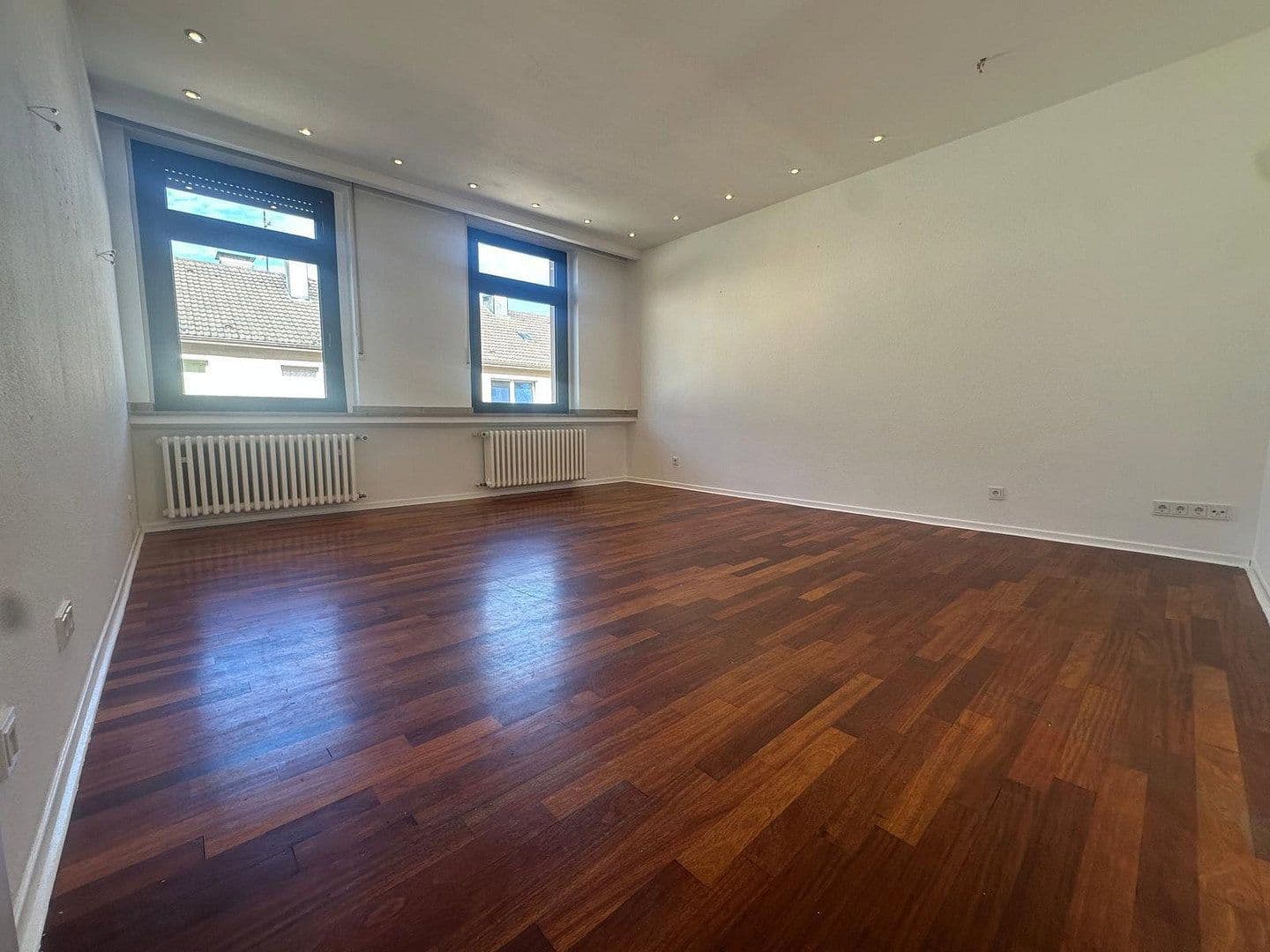 Pronájem bytu 3+1 86 m², Wuppertal, Severní Porýní-Vestfálsko Pronájem bytu 3+1 86 m², Wuppertal, Severní Porýní-Vestfálsko
