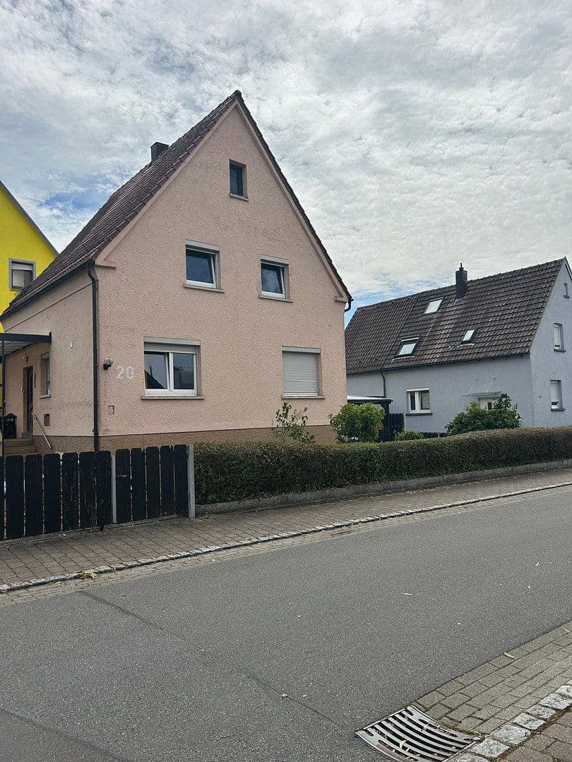 Pronájem domu 102 m², pozemek 322 m², Bad Friedrichshall, Bádensko-Württembersko Pronájem domu 102 m², pozemek 322 m², Bad Friedrichshall, Bádensko-Württembersko