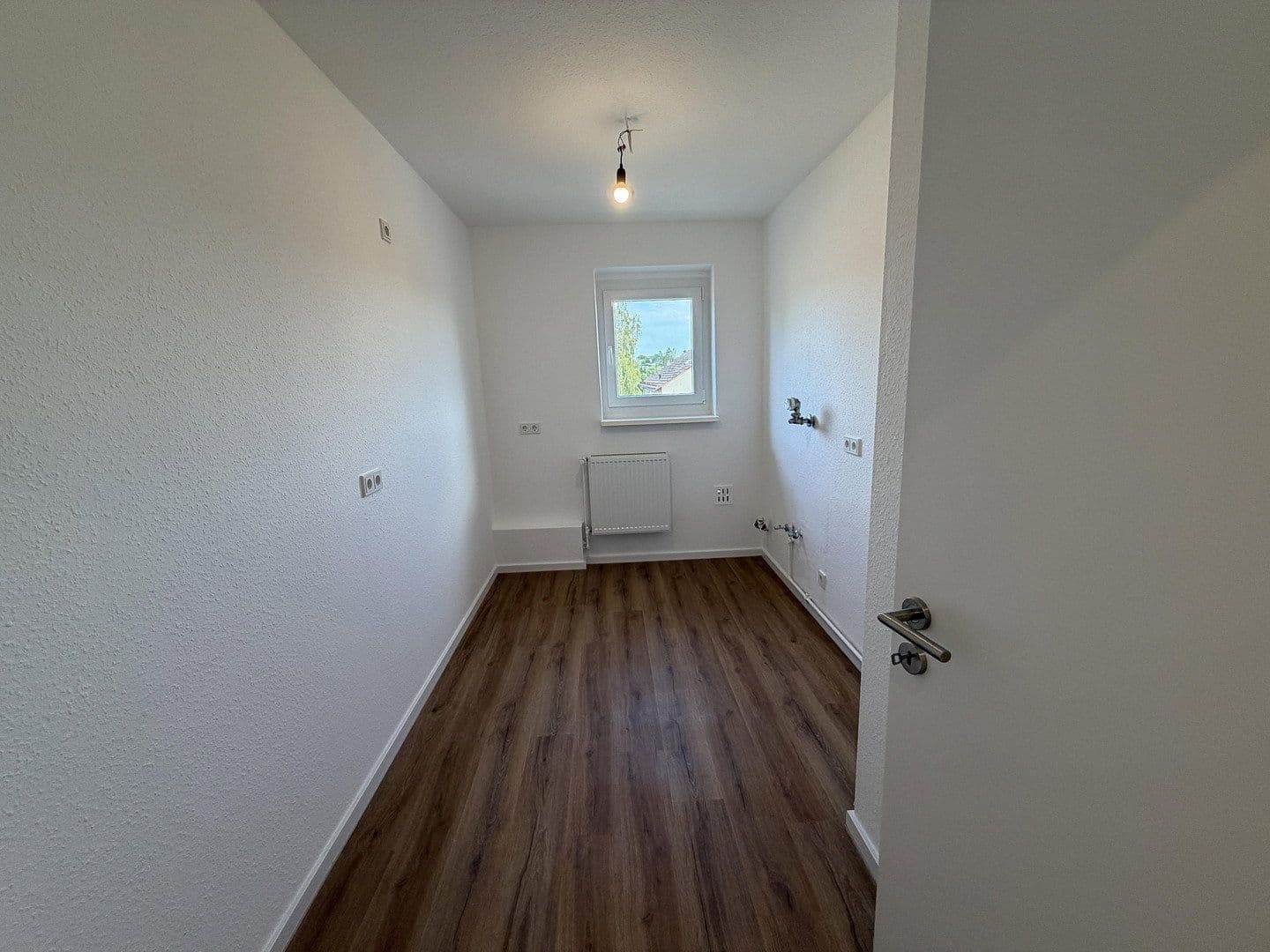 Pronájem bytu 4+1 80 m², Schiefersteinstraße 1, Wiesbaden, Hessen Pronájem bytu 4+1 80 m², Schiefersteinstraße 1, Wiesbaden, Hessen