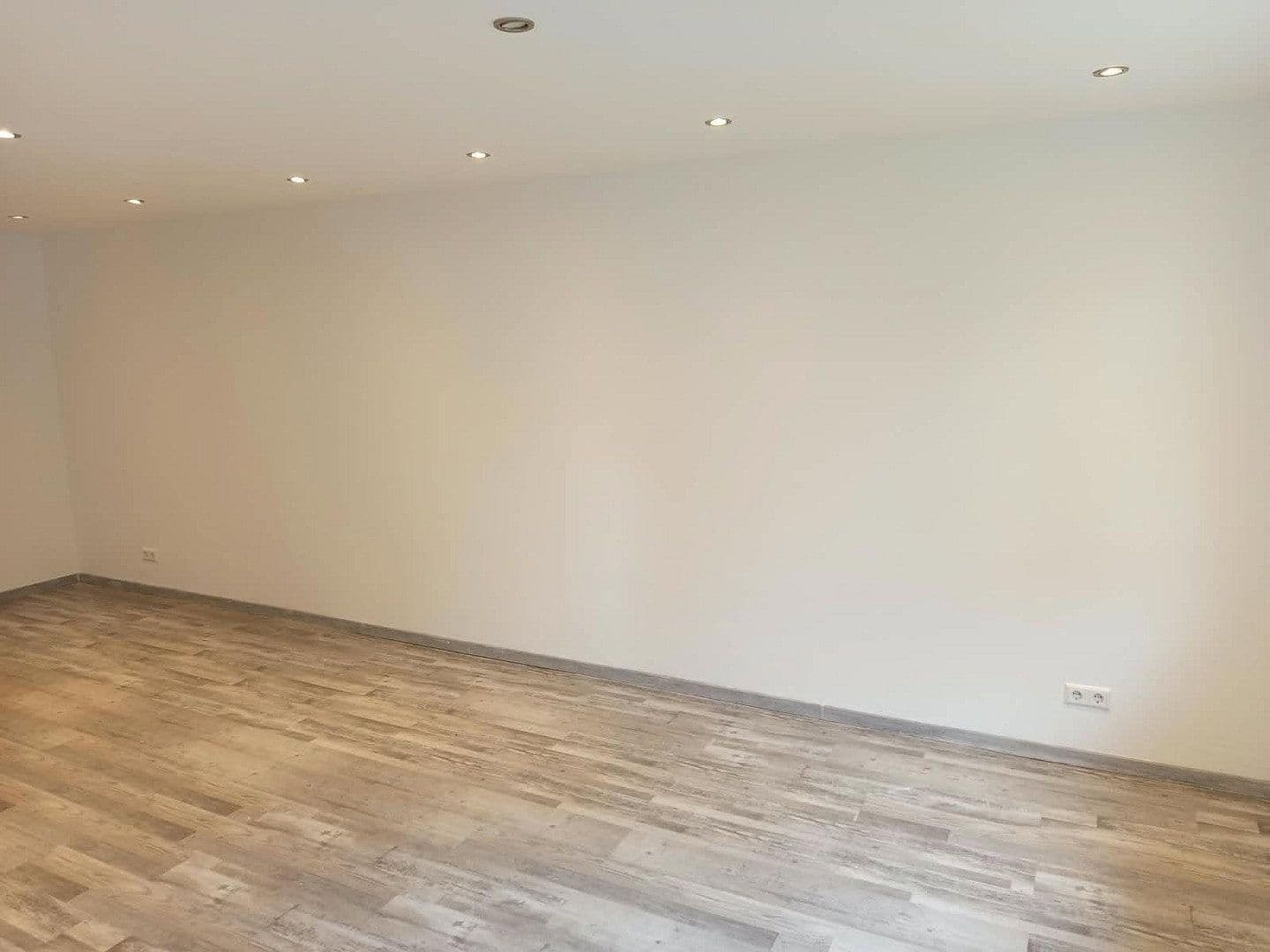 Pronájem bytu 4+1 97 m², Kastanienallee 2, Offenburg, Bádensko-Württembersko Pronájem bytu 4+1 97 m², Kastanienallee 2, Offenburg, Bádensko-Württembersko