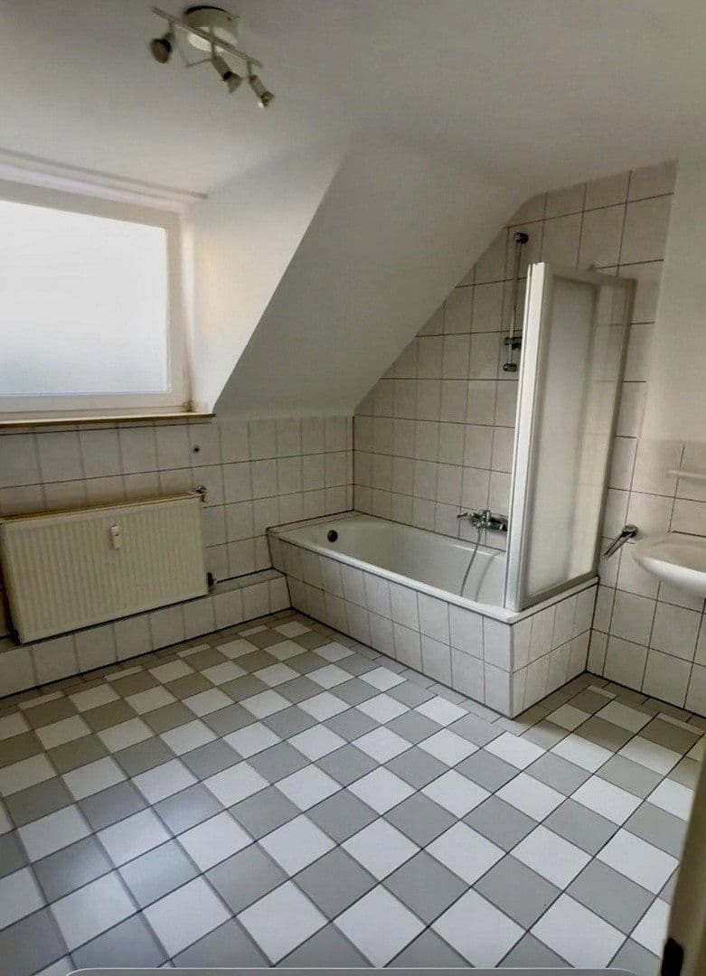 Pronájem bytu 3+1 73 m², Auf`m großen Feld, Düsseldorf, Severní Porýní-Vestfálsko Pronájem bytu 3+1 73 m², Auf`m großen Feld, Düsseldorf, Severní Porýní-Vestfálsko